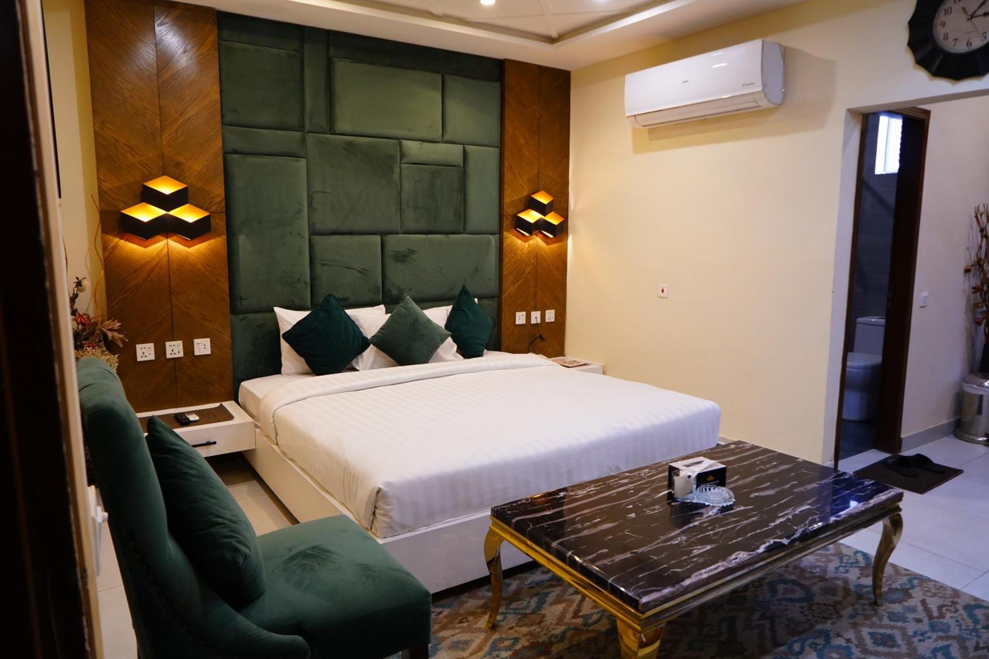 Hotel Avalon Suites Multan Zewnętrze zdjęcie