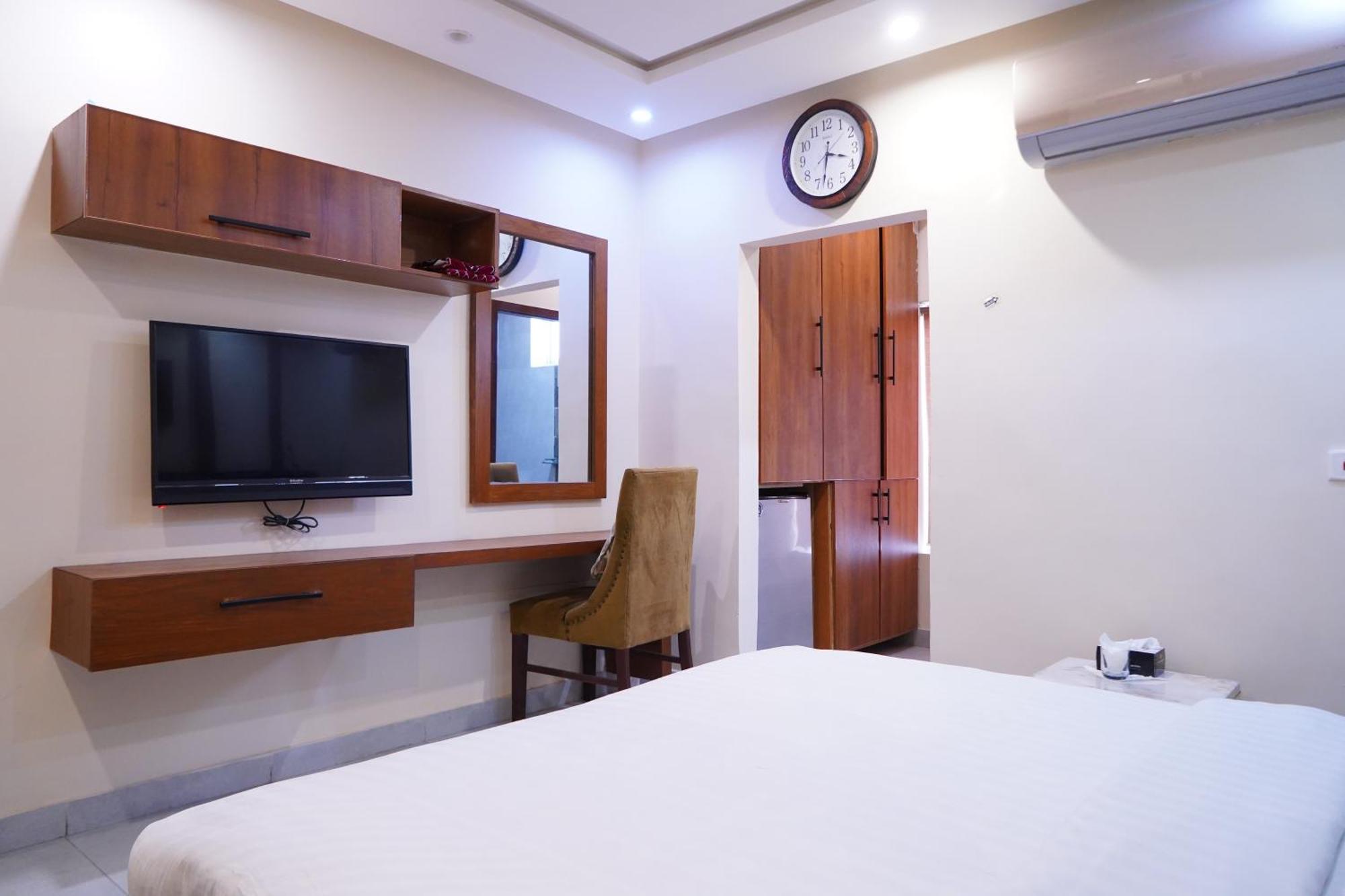 Hotel Avalon Suites Multan Zewnętrze zdjęcie