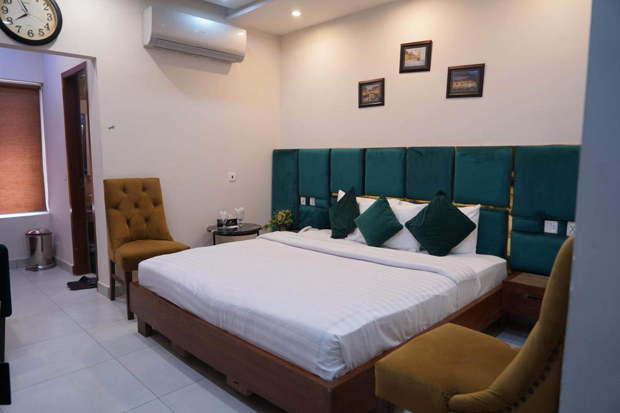 Hotel Avalon Suites Multan Zewnętrze zdjęcie