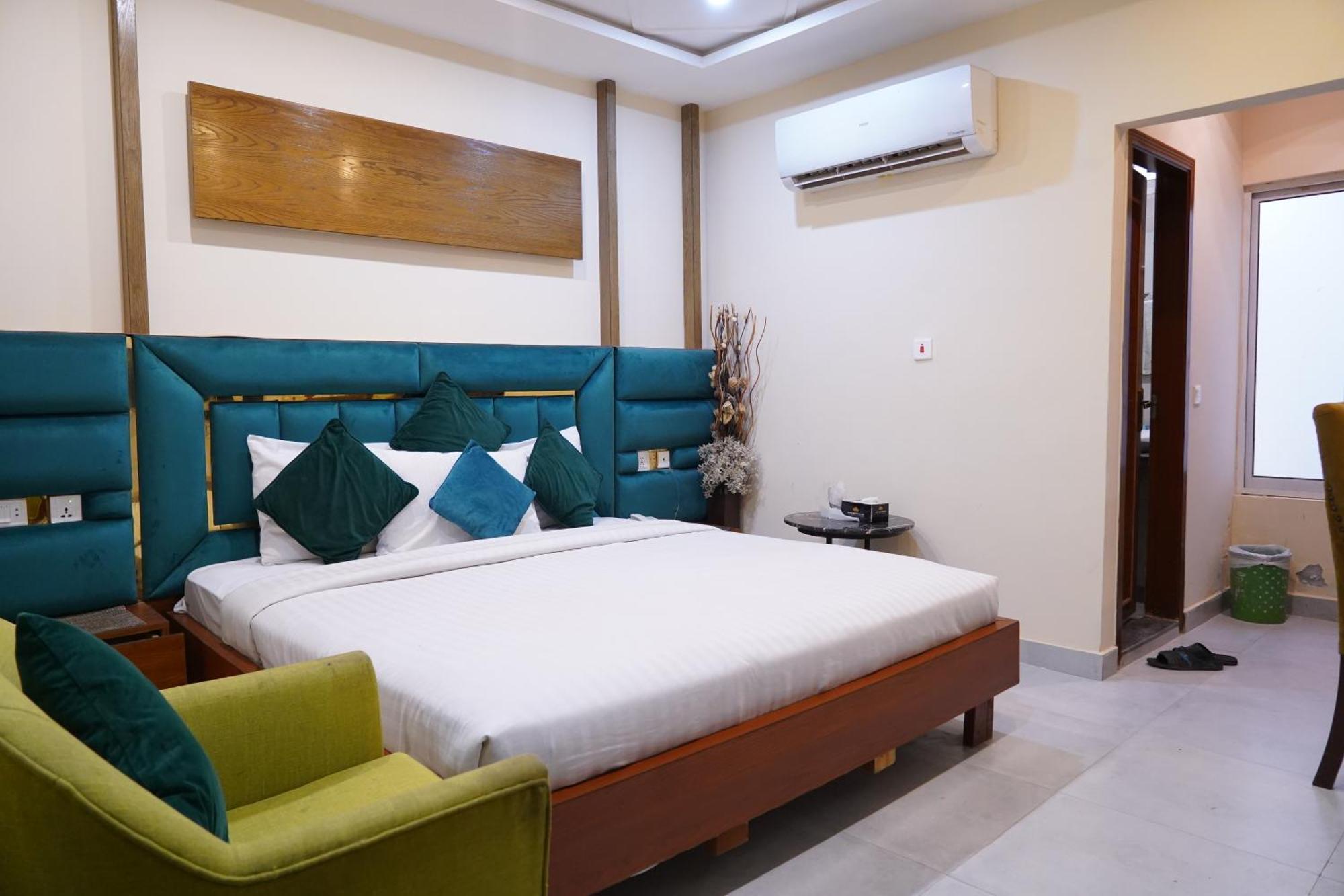 Hotel Avalon Suites Multan Zewnętrze zdjęcie
