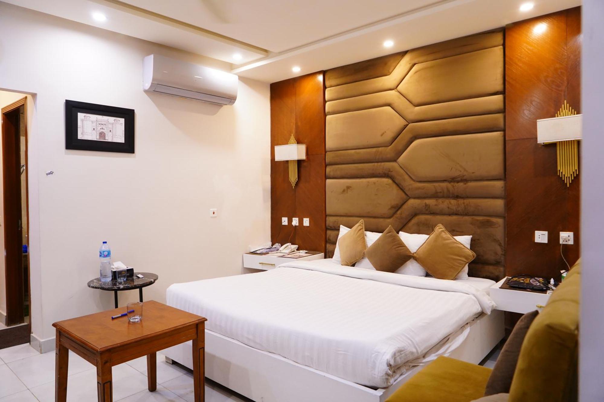 Hotel Avalon Suites Multan Zewnętrze zdjęcie