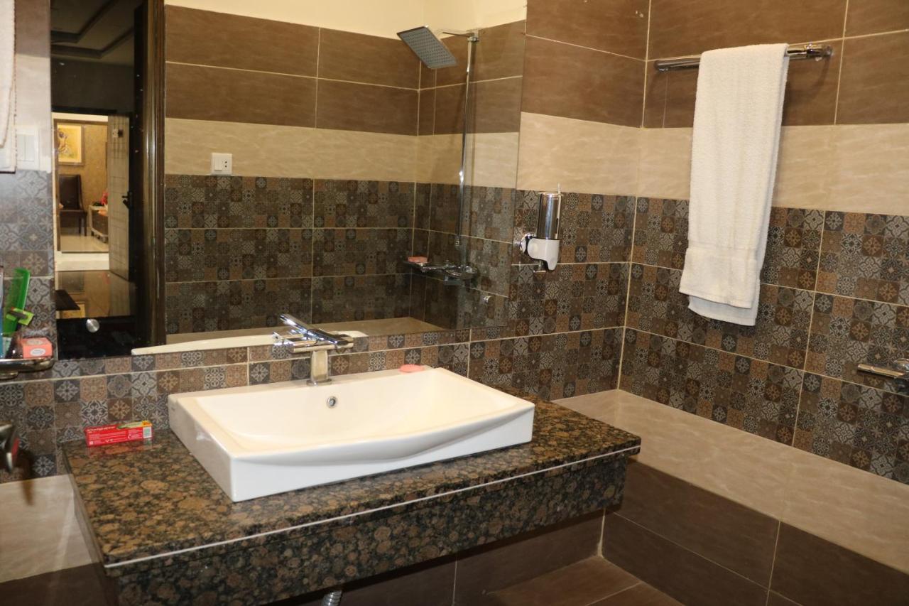 Hotel Avalon Suites Multan Zewnętrze zdjęcie